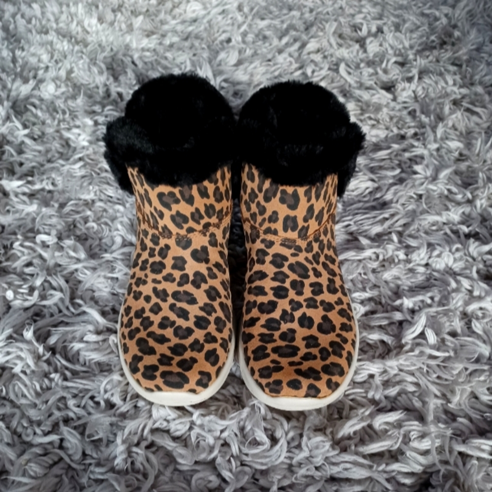 Skechers "Snow Kitty" On The Go Joy Ankle Booties